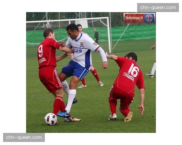 赛后述评:里尔绝杀进球源自中圈弧一次成功的集体围抢 赛后述评:里尔绝杀进球源自中圈弧一次成功的集体围抢